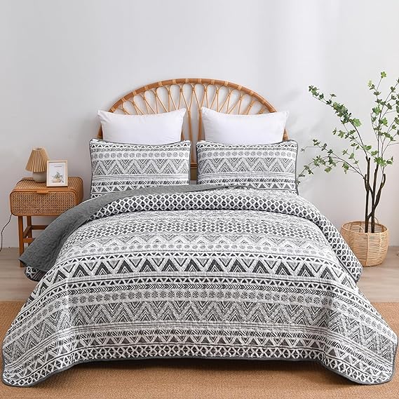 DJY Boho Quilt Set Queen Size, 3 Pieces Grey White Striped Geometric Bedspread Coverlet Set with 2 Pillowcases Soft Lightweight Microfiber Bohemian Quilt Bedding Set for All Season 96x90