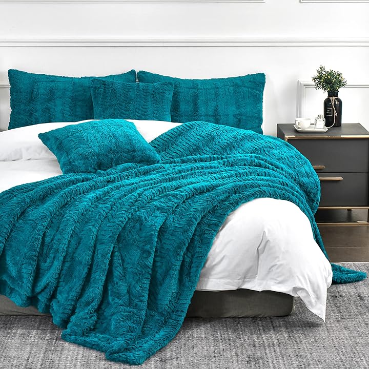 YUSOKI Luxury Faux Fur Twin XL Blanket(63x90,Without Pillows),Turquoise Soft Fuzzy Fluffy Cozy Blanket Aqua Plush Furry Comfy Blanket for Couch Bed Sofa Women Teen Girls Gift(Teal,63x90)