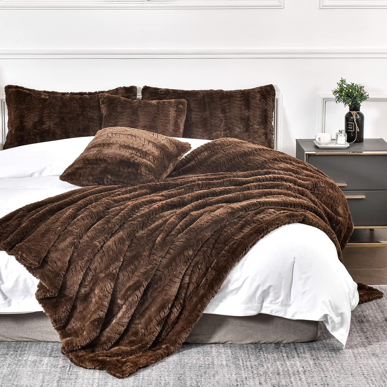 YUSOKI Luxury Faux Fur Twin XL Blanket(63x90,Without Pillows),Soft Fuzzy Fluffy Cozy Blanket Plush Furry Comfy Warm Blanket for Couch Bed Chair Sofa Bedroom Men Boys Gift(Brown,63x90)