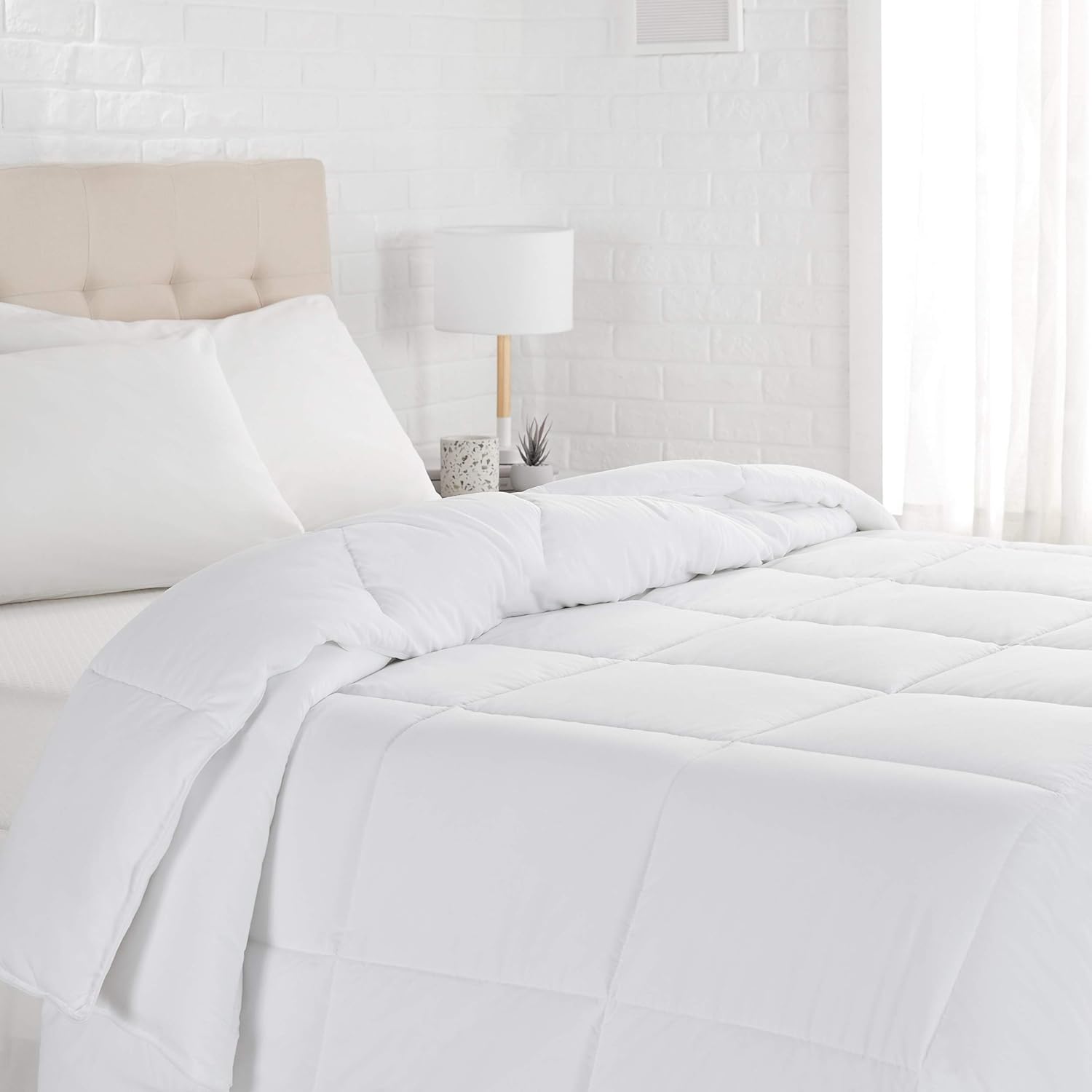 Amazon Basics Down Alternative Bedding Comforter Duvet Insert, Full/Queen, White, Light