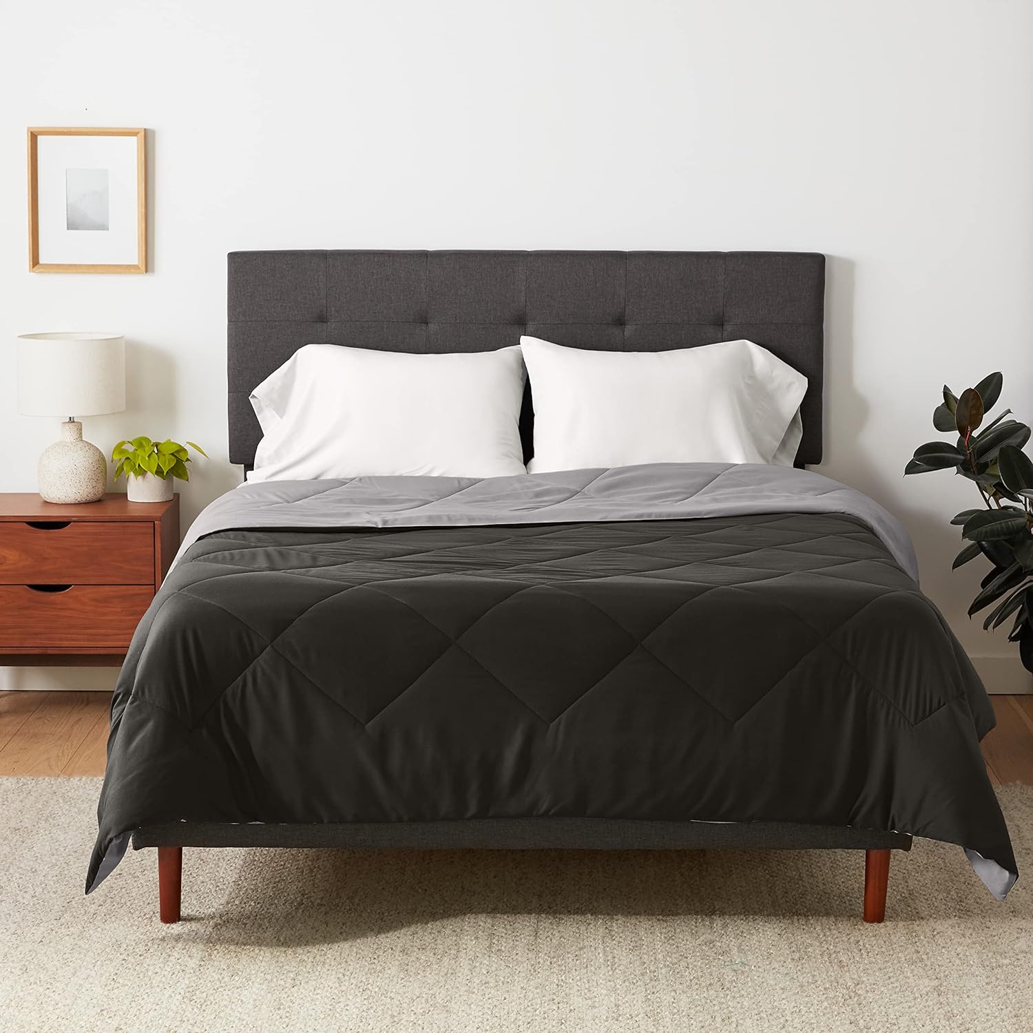 Amazon Basics Reversible, Lightweight Microfiber Comforter Blanket - Full/Queen, Black/Grey