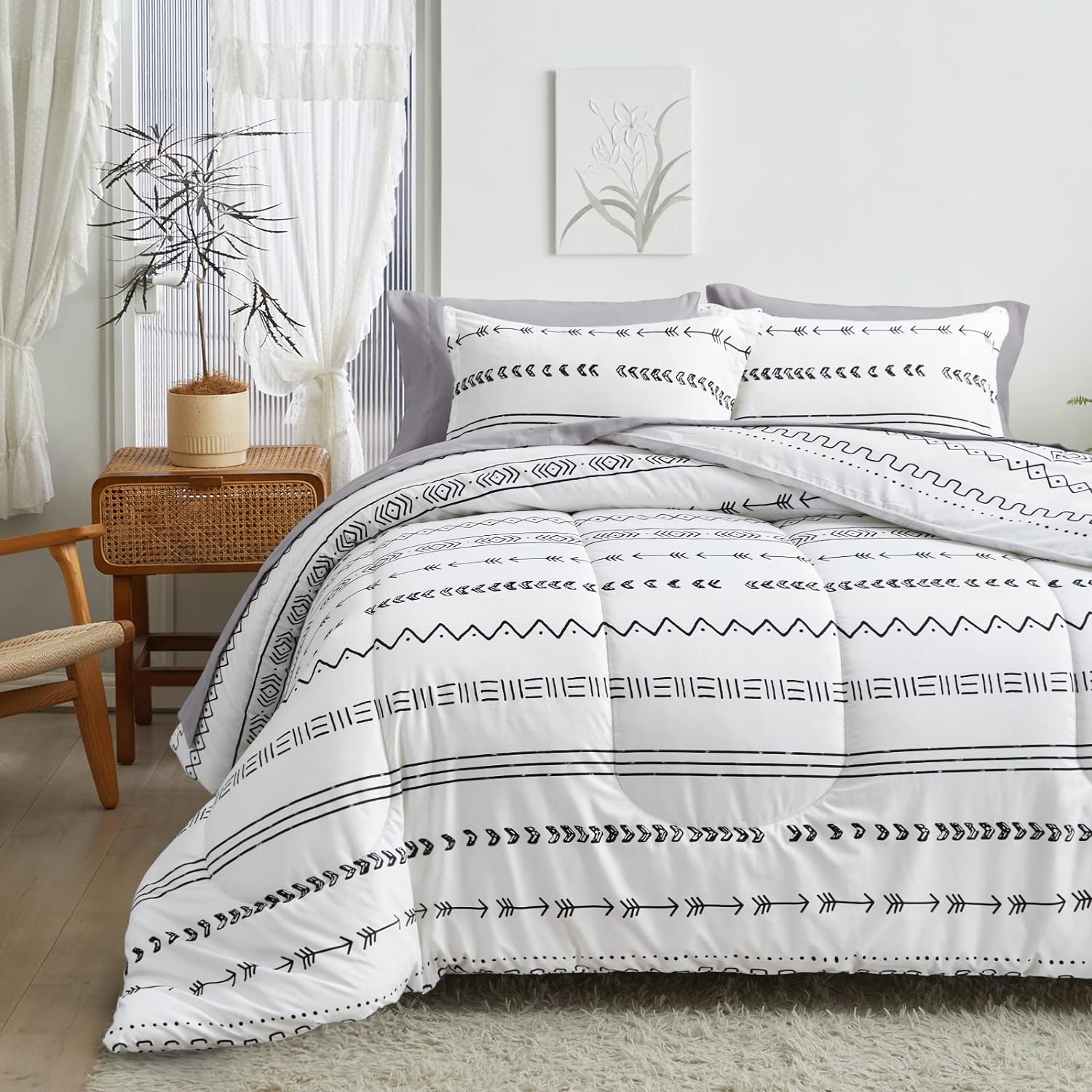 Flysheep 3 Pcs Modern White Boho Comforter Set Full/Queen Size, Black and White Bohemian Geometric Striped Arrow Printed, Soft Microfiber Reversible Bedding for All Season