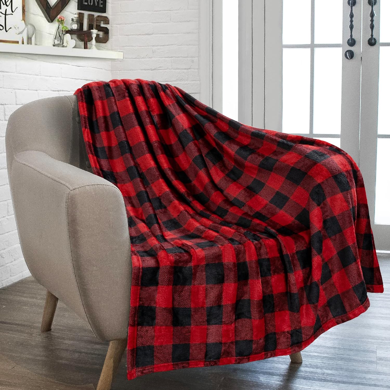 PAVILIA Black and Red Buffalo Plaid Fleece Throw Blanket for Couch, Soft Checkered Flannel Blanket for Sofa, Plaid Christmas Couch Throw Bed, Warm Cozy Decorative Blanket Fall Decor Gift, 50x60