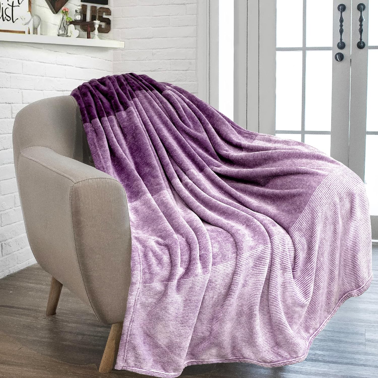 PAVILIA Purple Ombre Fleece Throw Blanket for Couch, Soft Flannel Blanket for Sofa Bed Room, Plush Lightweight Light Lavender Lilac Gradient Blanket, Cozy Microfiber Decorative Gift Throw, 50x60