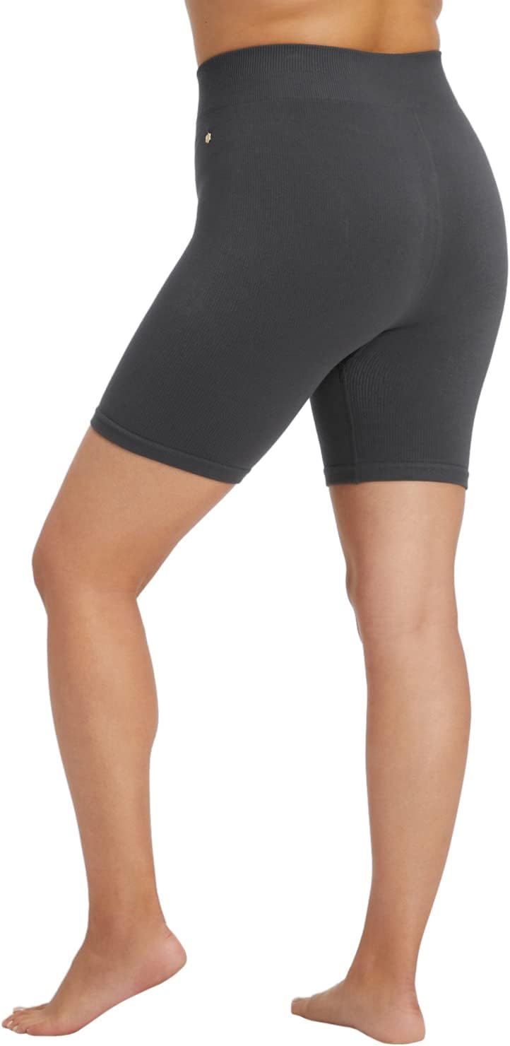 Fabletics Women' Cloud Seamless High-Waisted 7 Short, Workout, Yoga, Running, Biker, Cloud Seamless