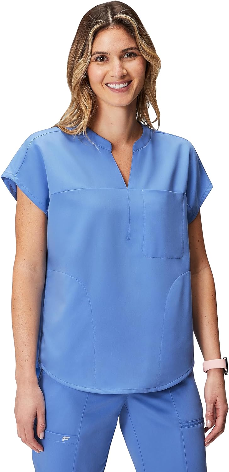 Fabletics Women' Evolve 3-Pocket Scrub Top with an Oversized Fit - MotionTech, 4-Way Stretch, Wrinkle-Resist, Anti-Shrink