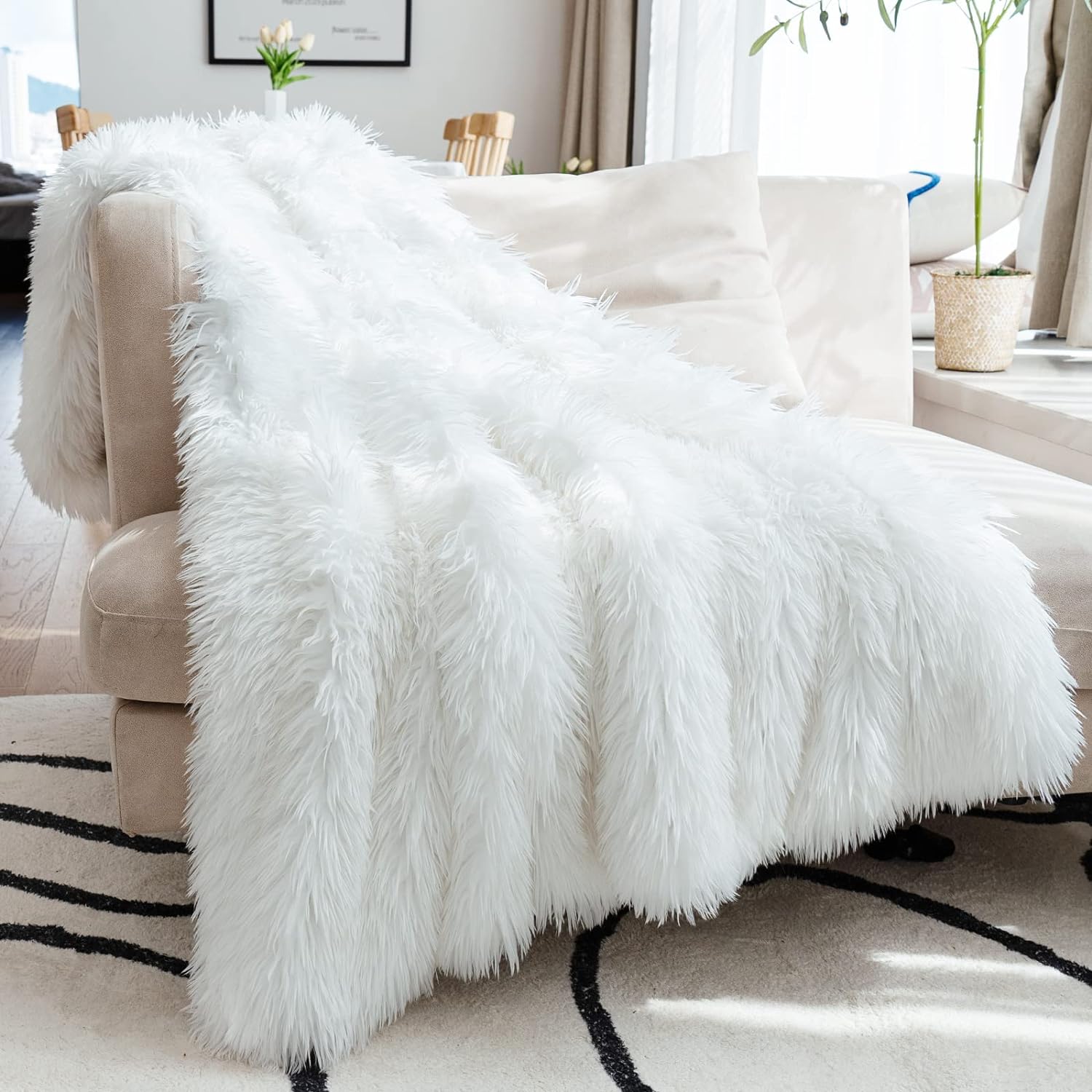 JONIYEAR Extra 2.8 Long Hair Fluffy Faux Fur Throw Blanket 50 x 60, Luxury Soft Decorative Fuzzy Furry Blanket for Couch, Cozy Plush Shaggy Blankets for Sofa Bed, Cute Lovely Blanket for Pet, White