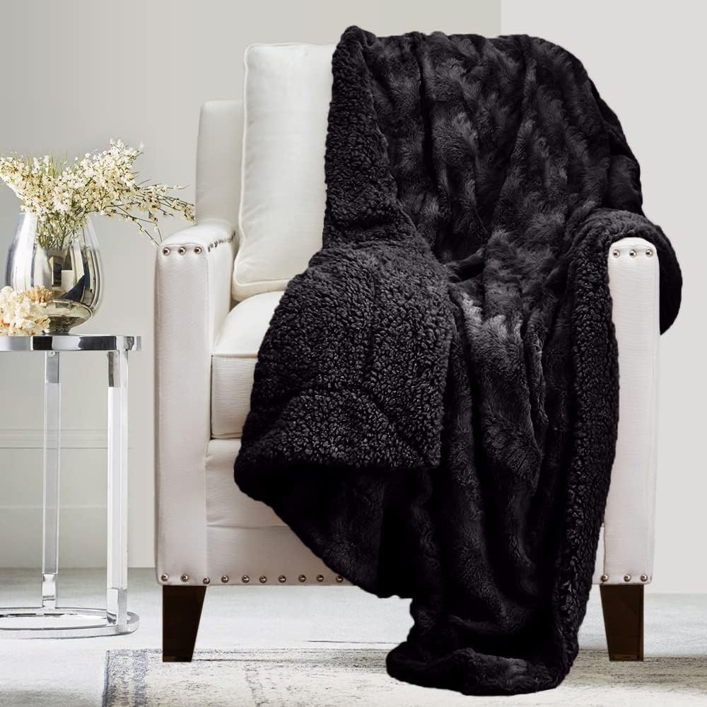 The Connecticut Home Company Throw Blanket, Soft Plush Reversible Faux Fur and Sherpa, Warm Thick Throws for Bed, Comfy Washable Bedding Accent Blankets for Sofa Couch Chair,65x50, Black