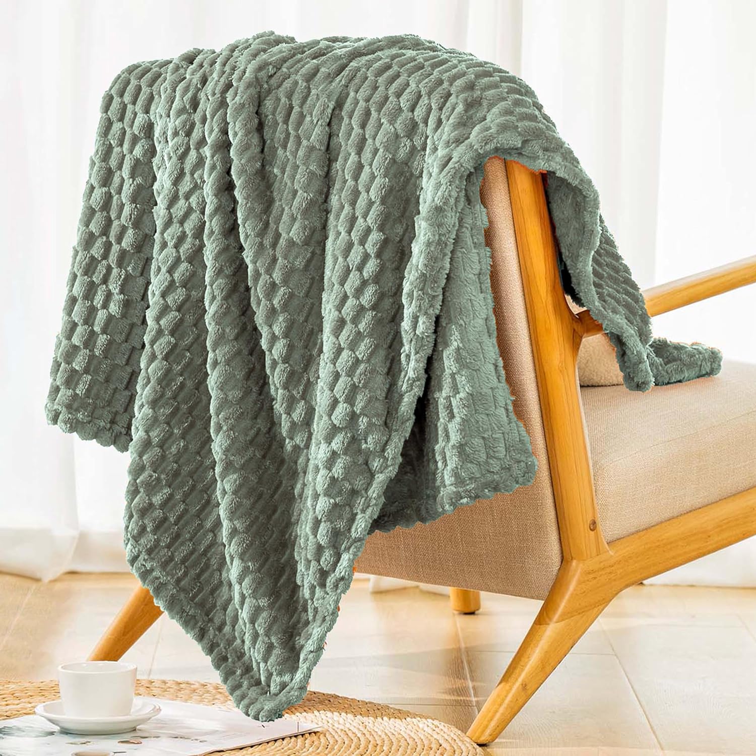 BNuitland Sage Green Flannel Throw Oversized Blanket (King Size 108X90 inches), 300 GSM Fleece Cozy Warm Soft Home Decor Lightweight Bed Blanket for Adults,Suitable for All Seasons.