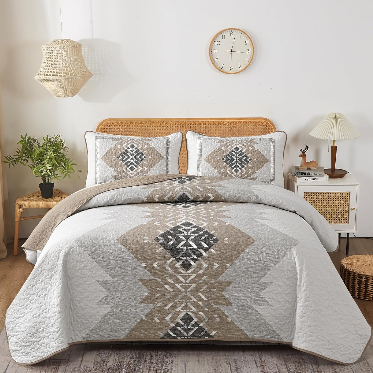 Dintszyayue Brown Boho Quilt Set King,3 Pieces Aztec Texture Quilt with 2 Pillowcases,Bohemian Geometric Bedspread Bedding Set Microfiber Quilted Coverlet Set for All Seasons King Size(90103)