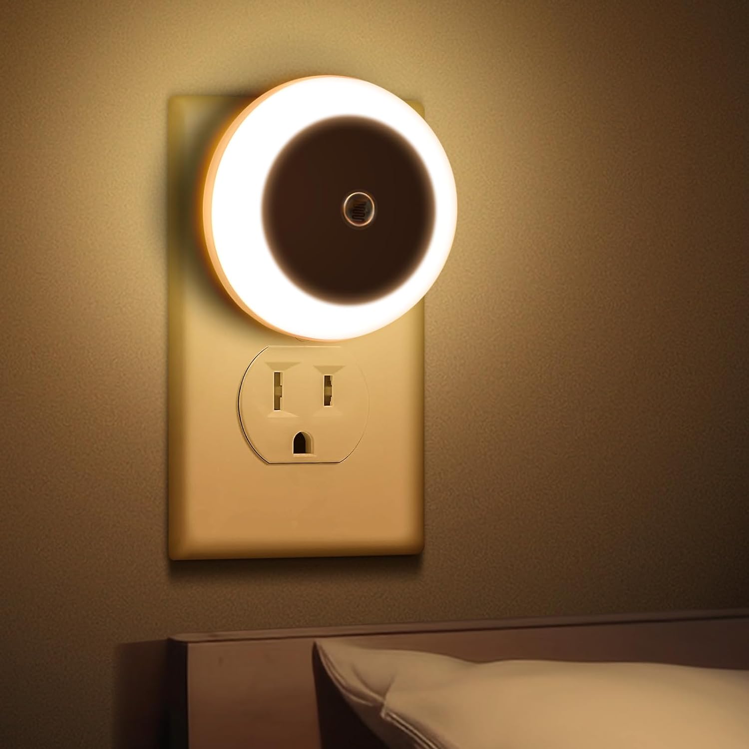 VIPMOON   LED Night Lights Plug into Wall with Dusk to Dawn Sensors Automatic Warm White Baby Nightlights for Bedroom Bathroom Kitchen Kids Room Stairway Hallway