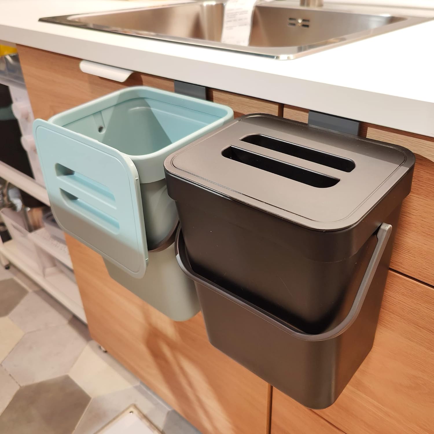 Kitchen Compost Bin for Countertop, Hanging Small Trash Can with Lid Under Sink for Kitchen Bathroom, Mountable Compost Bucket, Black