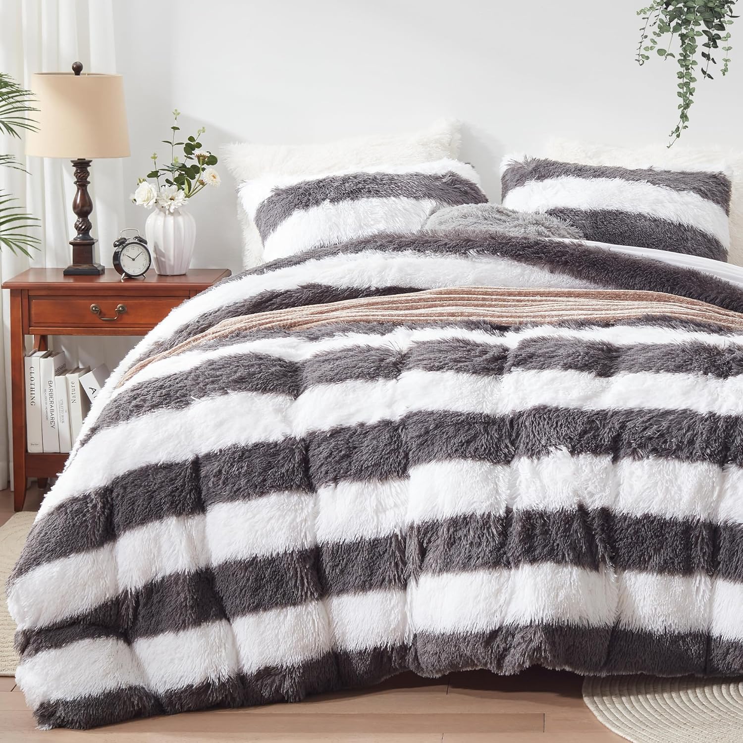 Newspin Plush Shaggy Duvet Cover Queen,Fluffy Duvet Cover Set, Luxury Ultra Soft Crystal Velvet Bedding Sets 3 pcs(1 Faux Fur Duvet Cover   2 Pillow Shams) with Zipper Closure(Queen,Dark Grey Striped)