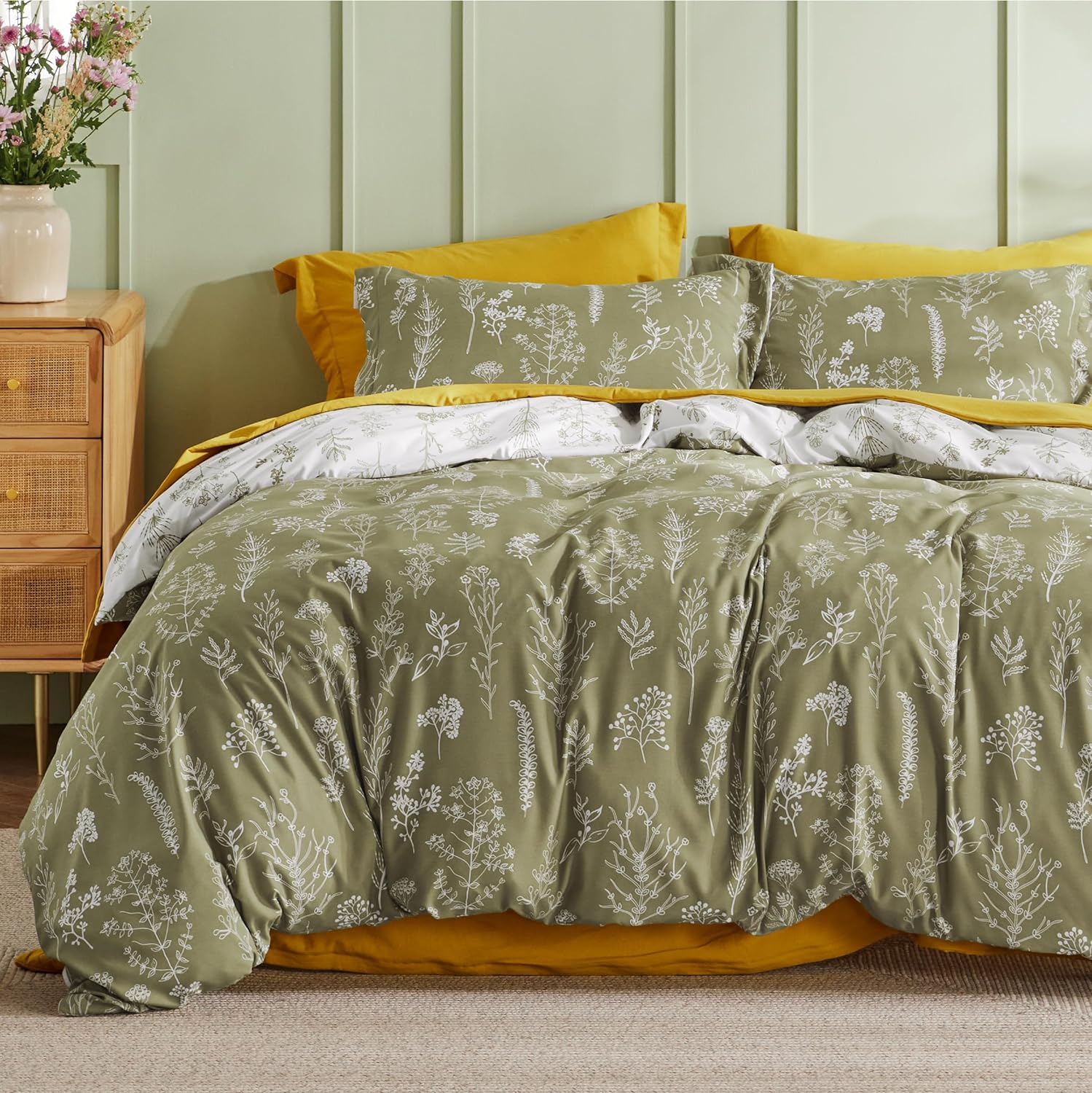 Bedsure Duvet Cover Queen Size - Reversible Floral Duvet Cover Set with Zipper Closure, Olive Green Bedding Set, 3 Pieces, 1 Duvet Cover 90x90 with 8 Corner Ties and 2 Pillow Shams 20x26