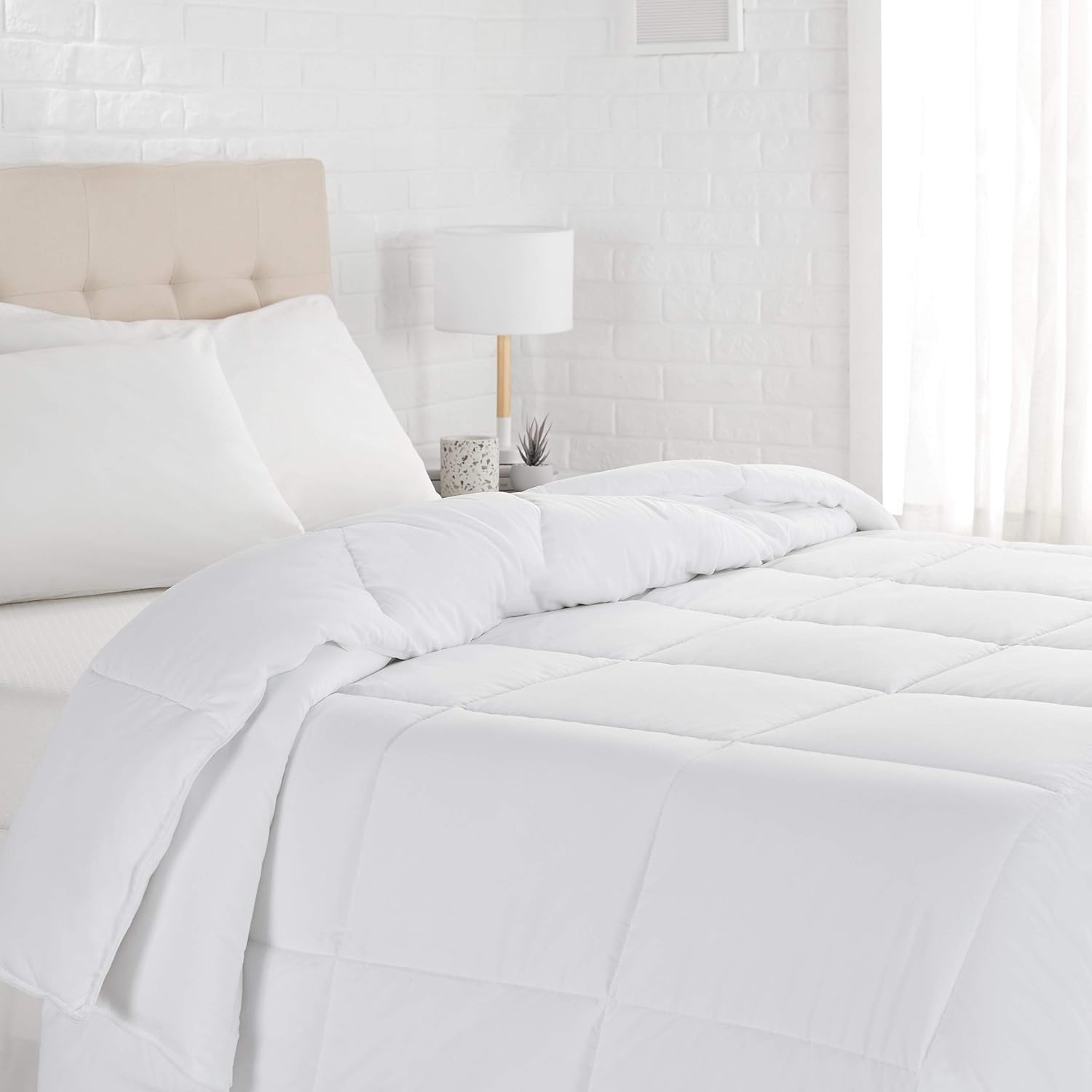 Amazon Basics Down Alternative Bedding Comforter Duvet Insert - Twin, White, Light